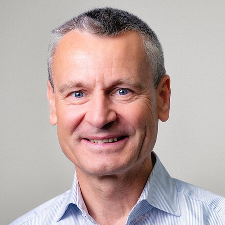 Dr. Harald Henzler